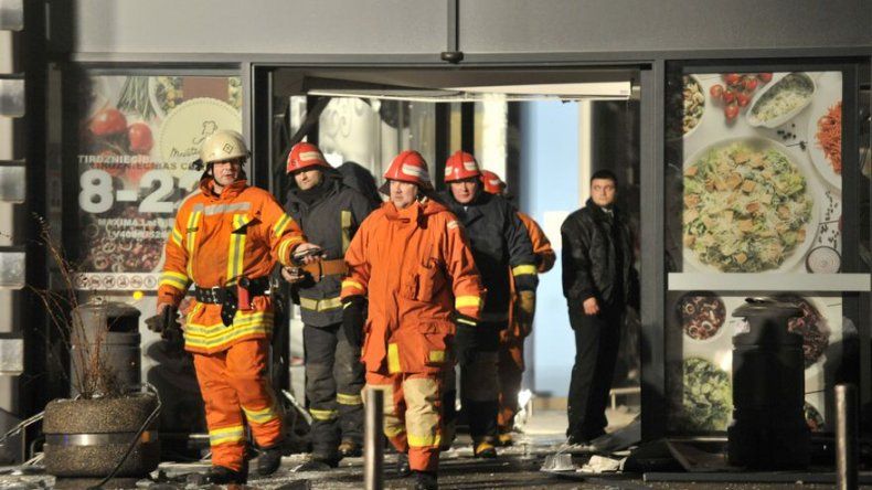 26 muertos al desplomarse techo en Letonia