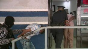 Policía captura a dos hombres que intentaron robar restaurante en Bella Vista Policía captura a dos hombres que intentaron robar restaurante en Bella Vista