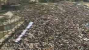 Una marea humana pide la dimisión de Mubarak en El Cairo