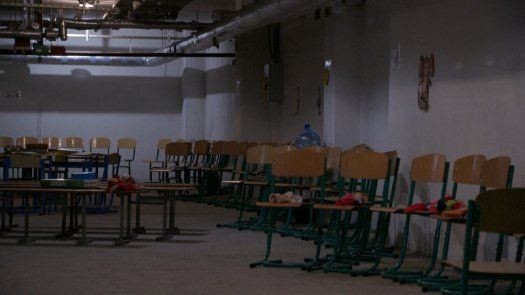Alumnos de Ucrania prontos para volver a escuelas bunkerizadas