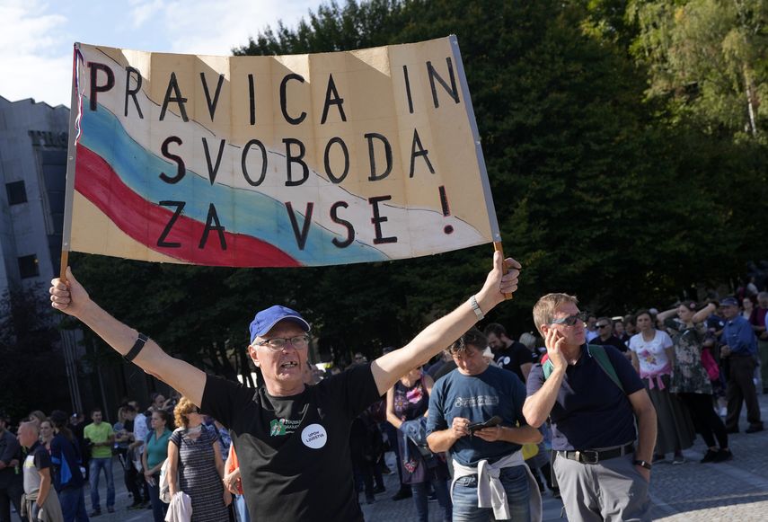 Los ciudadanos de Eslovenia protestan contra la vacunación.