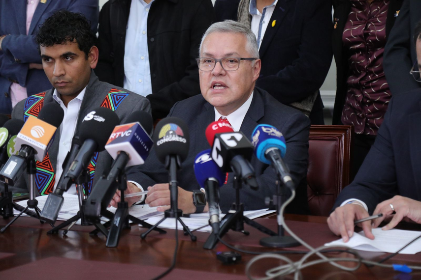 Ministro colombiano propone despenalizar incesto en adultos