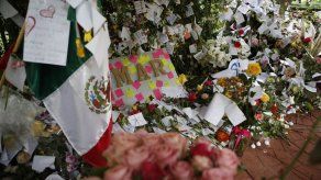 Los altares ocupan el lugar de edificios derruidos en México