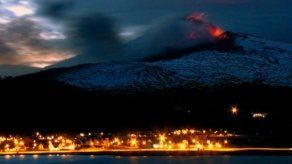 Chile en alerta roja y Argentina atenta al volcán Copahue