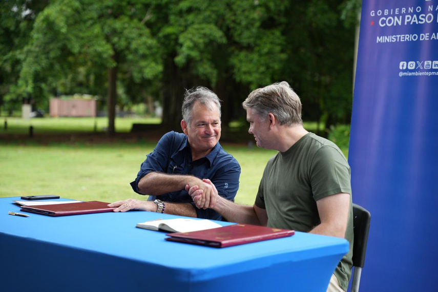 MiAmbiente firma proyecto sobre manglares