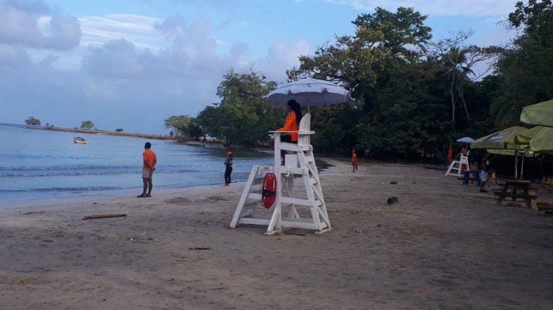 Menor de 4 años y 2 adultos fueron rescatados por guardavidas este 9 de enero