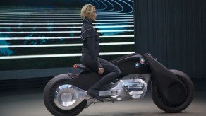 Se autoequilibra y no necesita casco: BMW presenta la moto del futuro