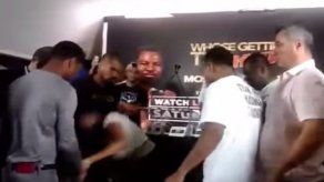 Boxeador Mayorga nalguea a novia de Mosley a días de la pelea