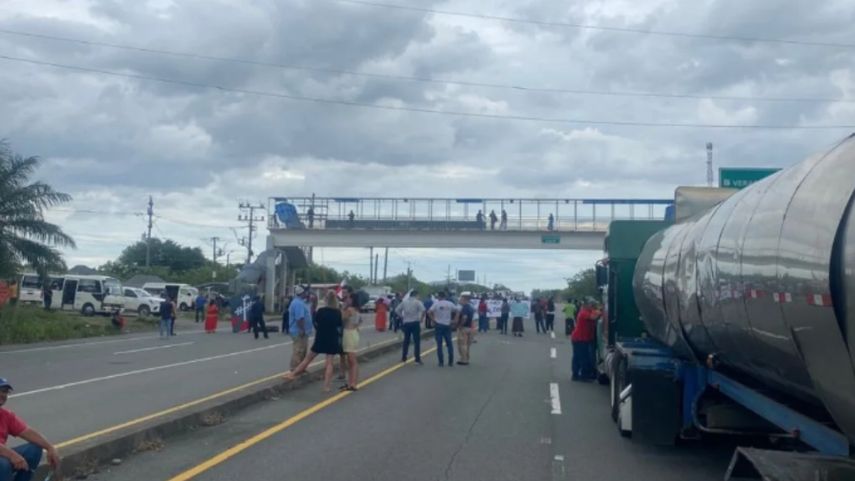 Cierre en la carretera Panamericana a la altura de Horconcitos.