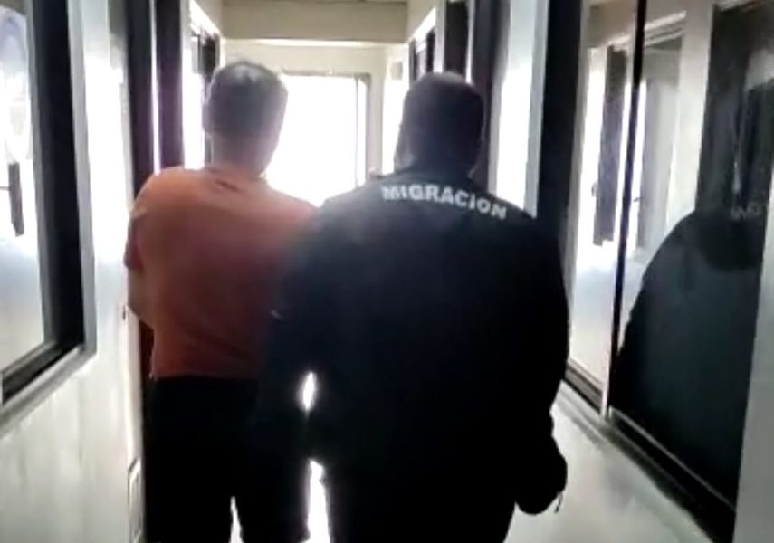 El extranjero fue retenido por inspectores del Servicio Nacional de Migración