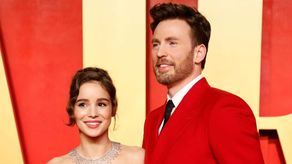 Chris Evans junto a su esposa Alba Baptista.