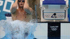 Tyler Clary de USA gana oro en 200 espalda; Lochte tercero