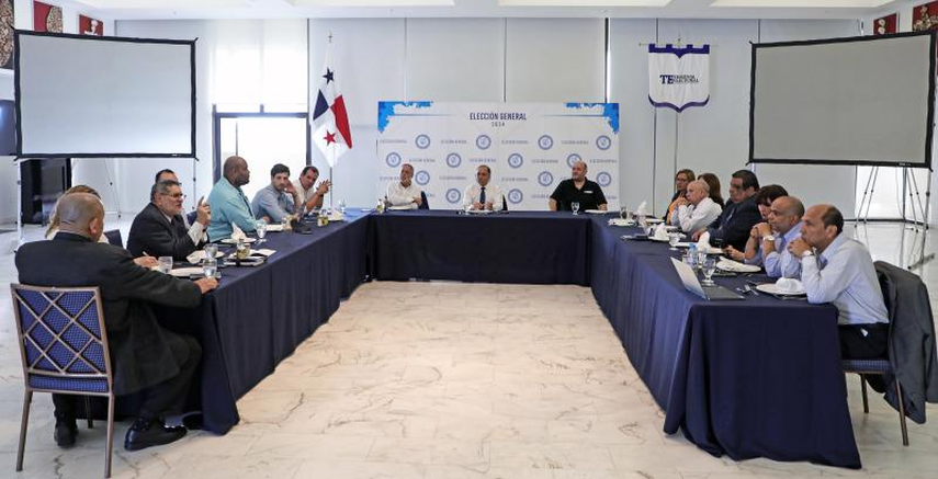 Reunión evaluativa del Tribunal Electoral, en el proceso de recolección de firmas para candidatos por libre postulación