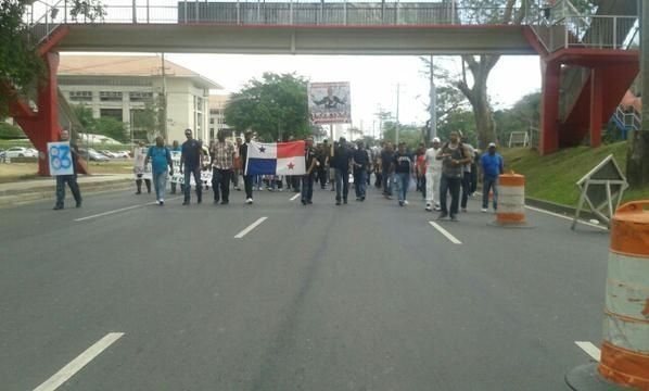 Trabajadores del Canal marchan hacia la ACP para exigir mejoras salariales