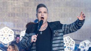 Robbie Williams se tatuará los cumpleaños de sus hijos porque no los recuerda
