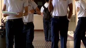 Los participantes del Concurso General de Becas deben ser panameños o extranjeros con más de 10 años de residir permanentemente en el país.