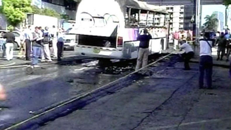 Sobrevivientes y familiares de víctimas del bus 8B-06 participan de diligencia en EEUU