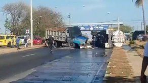 Volquete y cisterna se accidentan a la altura del Hospital de David