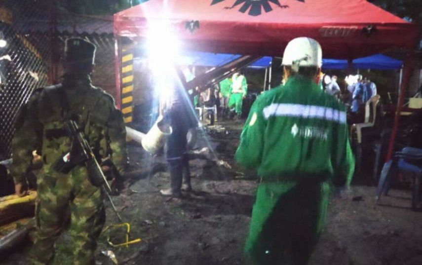 La Agencia Nacional de Minería de Colombia (ANM) explicó en un comunicado que las personas resultaron atrapada.