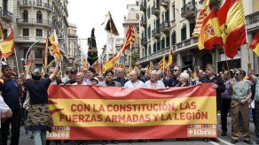 Miles de manifestantes en Barcelona contra suspensión de derechos en Cataluña