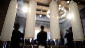Un 90% de los adolescentes argentinos usa condón en debut sexual (encuesta)