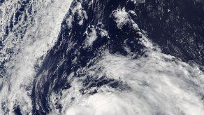 El huracán Nicole se fortalece mientras se aproxima a las Bermudas