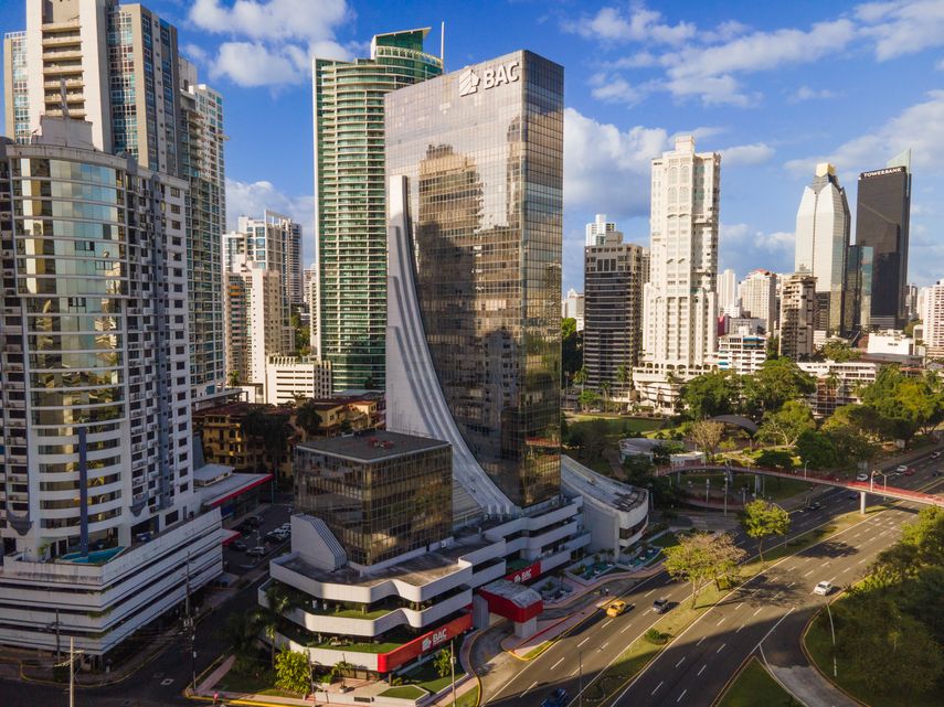 BAC: Innovación, sostenibilidad y liderazgo regional en la presentación de resultados financieros 2024