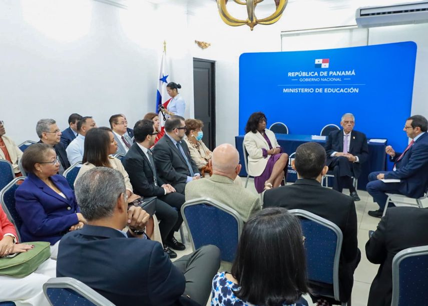 MEDUCA establece alianza con universidades particulares