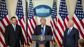 Abogado de Trump pide cancelar la publicación del libro sobre su presidencia