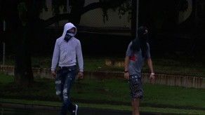 Manifestantes lanzan piedras durante cierre en la Vía Transístmica