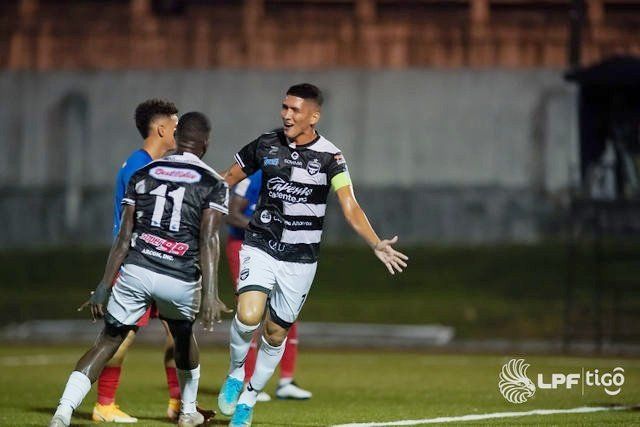 LPF: Tauro y Plaza Amador empatan 2-2 en el Clásico Nacional