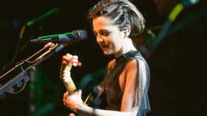 Natalia Lafourcade deleita al público chileno con su álbum Hasta la raíz