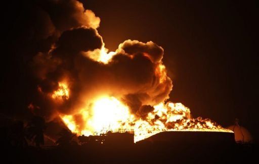 Labores de enfriamiento de tanques siguen en refinería venezolana