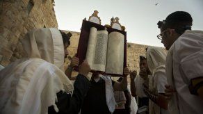 Policía israelí cerca el Muro de Lamentaciones en Jerusalén