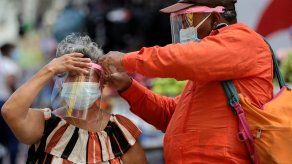 En Panamá será obligatorio el uso de caretas o pantallas faciales desde este lunes.