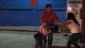 Se halaron hasta los cabellos por un hombre en la 24 de Diciembre