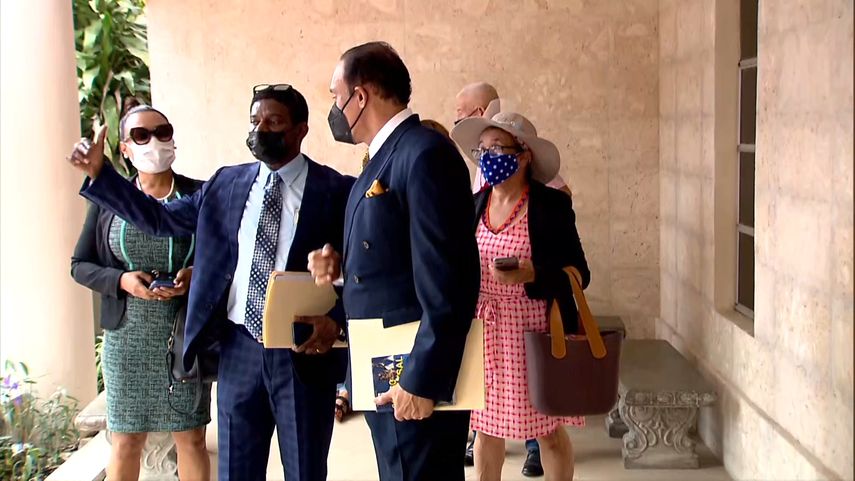 Un grupo de abogados se acercó a la Corte Suprema de Justicia para presentar la demanda contra 71 diputados de la Asamblea.