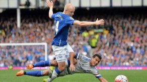 Un triplete de Naismith tumba al Chelsea ante el Everton
