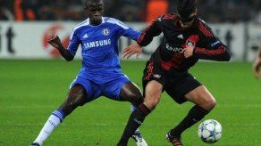 Brasileño Ramires amplía su contrato con el Chelsea hasta 2017