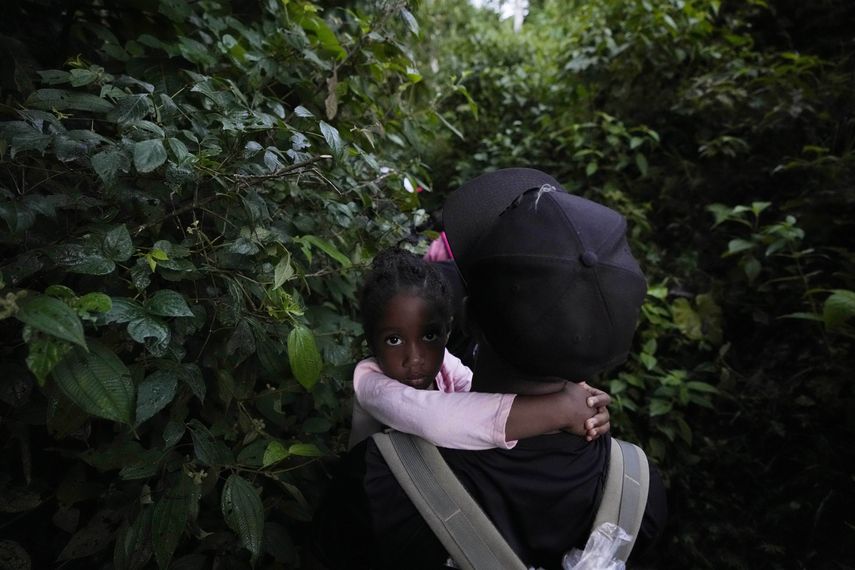 Aproximadamente uno de cada cinco migrantes que cruzan la selva del Darién son niños.