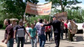 Residentes de Macaracas exigen cierre de 13 porquerizas