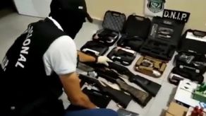 Las autoridades realizaron el allanamiento en la aveida Ernesto T. Lefevre de Parque Lefevre.