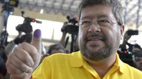 Ministra y excandidato presidencial encienden redes en Bolivia llamándose ladrones