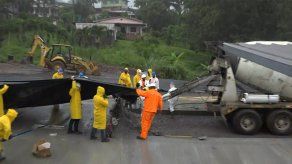 Los trabajos de reparación que realiza el MOP en el área de hundimiento de la vía en Arraiján avanzaban en un 90%.