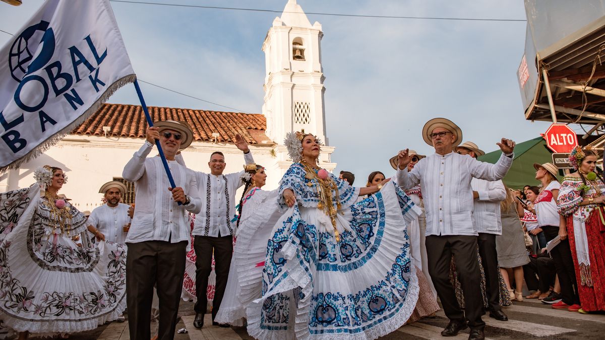 Global Bank rinde honor a las tradiciones de Panamá participando del ...
