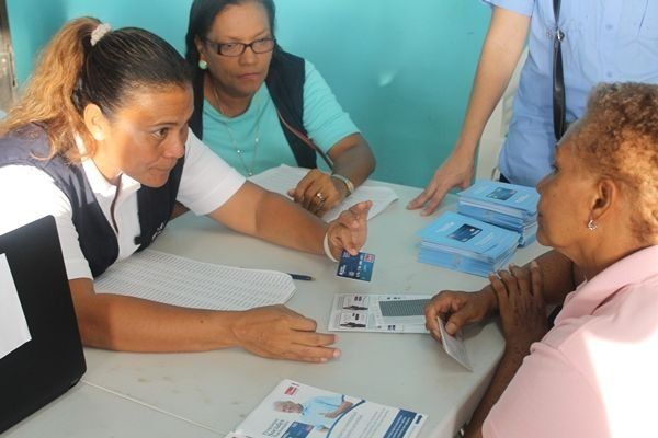 Mides registra unas 800 denuncias de abuso contra beneficiarios del 120 a los 65