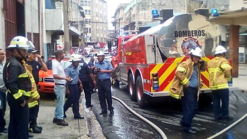 Bomberos controlan incendio en Santa Ana, 4 familias afectadas