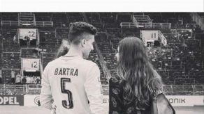 Marc Bartra y Melissa Jiménez disfrutarán de su segunda paternidad en España