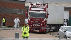 Familias de vietnamitas esperan resultados de los test de ADN en caso de camión con 39 cadáveres