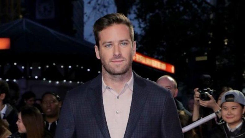Armie Hammer atribuye parte de su éxito al privilegio de ser un hombre blanco